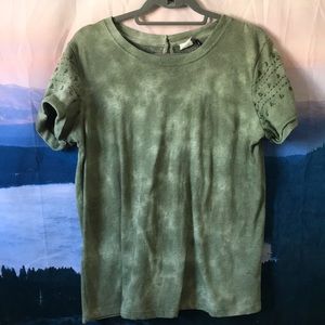 Anthropologie Akemi + Kim Shirt size Medium
